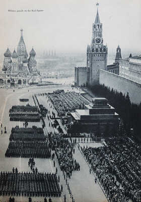 Moscow. [Москва: фотоальбом]. M.-L.: State art publishers, 1939.